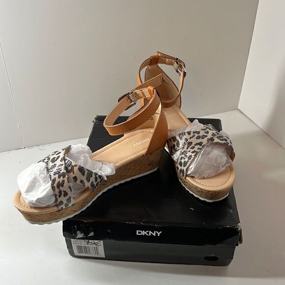 DKNY Girls Ashley Cross Strap Sandal Wedges Summer Leopard size 5 - Picture 1 of 5